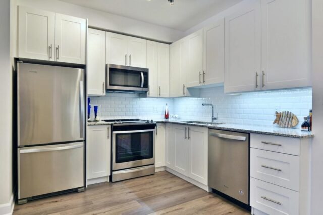 100 Stewart Blvd Unit 205-large-005-006-Kitchen-1500x1000-72dpi